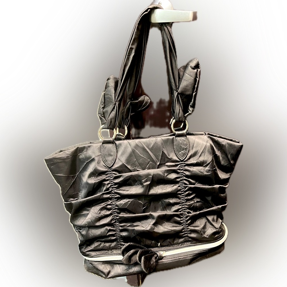 Stylish Ellington black nylon tote gym travel bag. Can also be used as baby bag